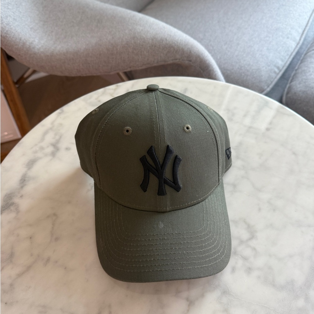 Hunter Army Dark Camo Green NYC Yankees Woman’s Hat Cap